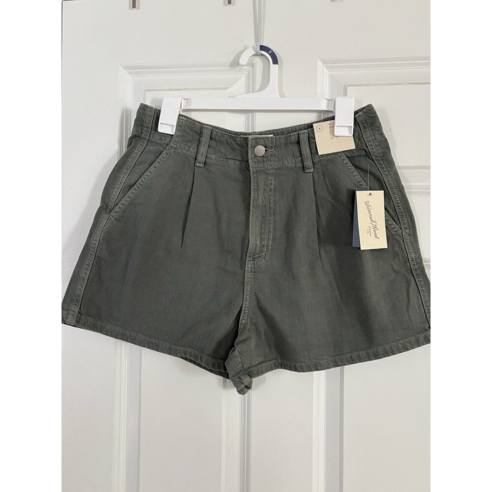 NWT Womens Green High Waisted Mom Jean Shorts Pockets Sz 8 Pleated Summer Denim
